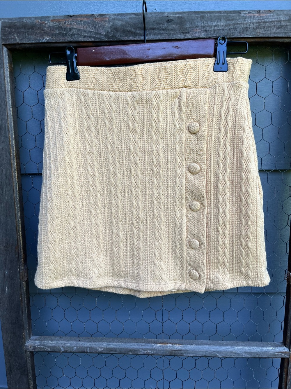 Kirious Los Angeles Yellow Cable Knit Mini Skirt Fully Lined Button Accents Sz M